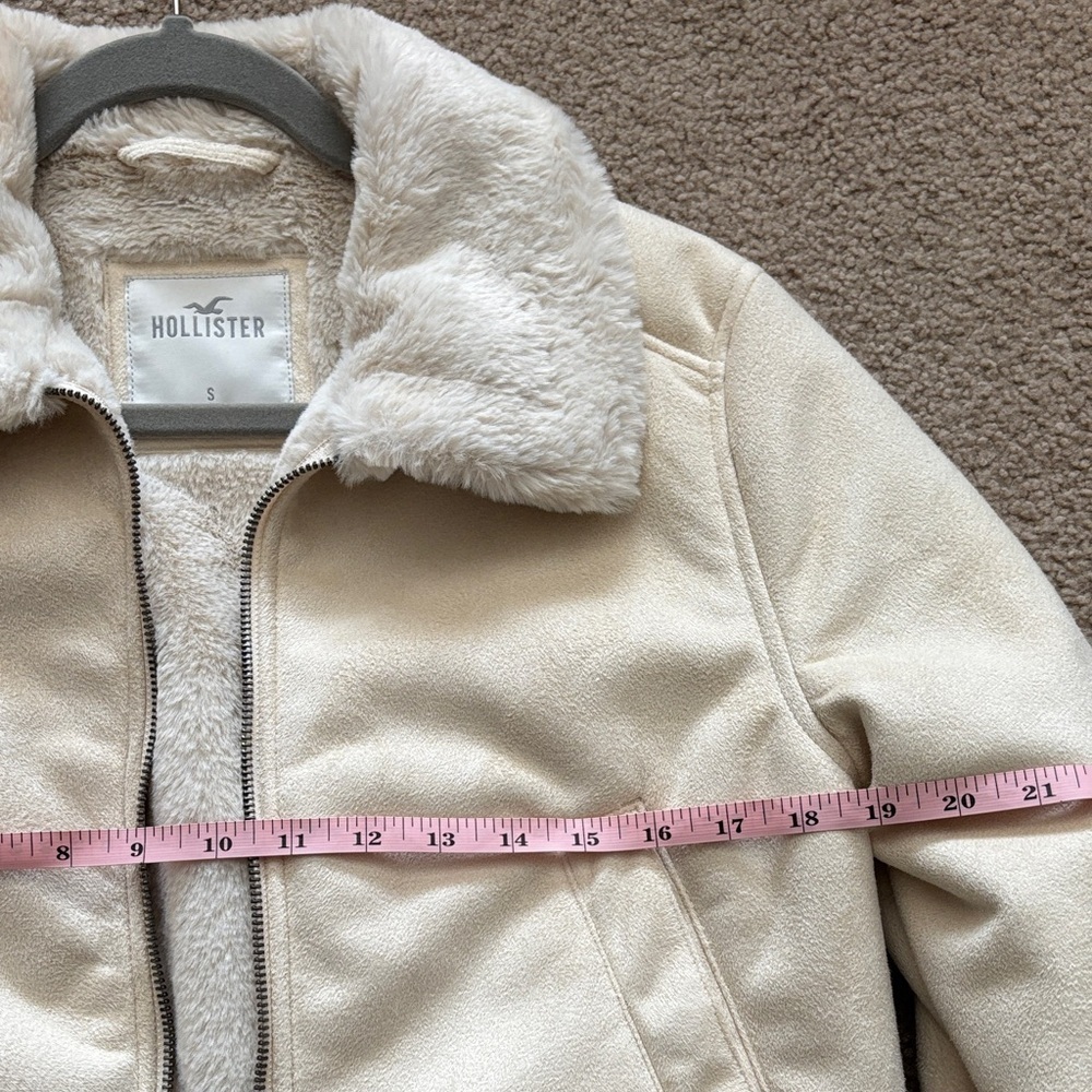 Hollister Women's Faux Fur Jacket size small - Picture 4 of 7
